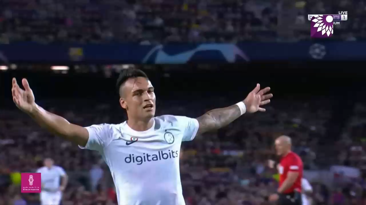 شاهد الهدف الثاني (2-1) لصالح انتر ميلان في شباك برشلونة