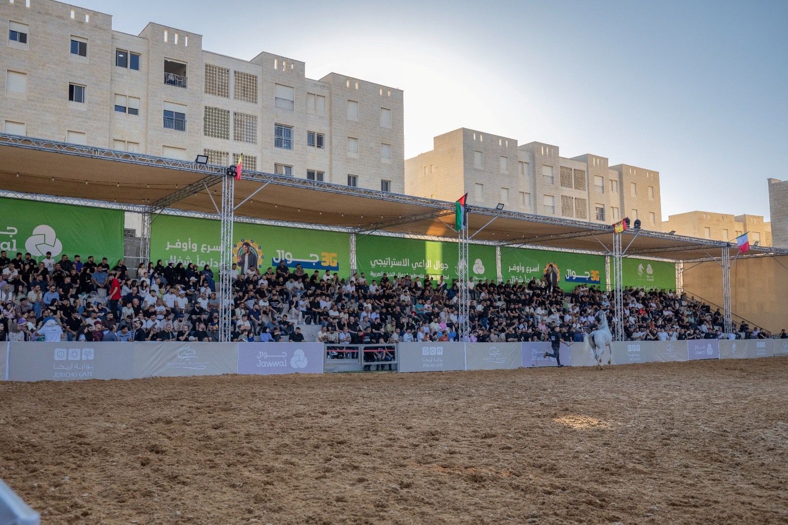 عشرات الآلاف يشاركون في ختام بطولة “روابي فلسطين لجمال الخيل العربية الأصيلة” في مدينة روابي