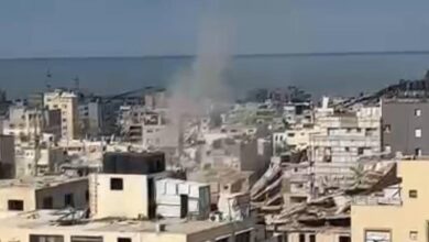ارتقاء فلسطيني في قصف على مدينة غزة وارتفاع حصيلة العدوان إلى 74,245