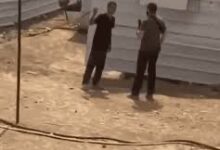 مستوطن يقتحم تجمع بئر المسكوب شرق القدس ويطالب المواطنين بإخلائه