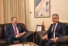 ياسر عباس يلتقي السفير المصري الجديد لدى دولة فلسطين