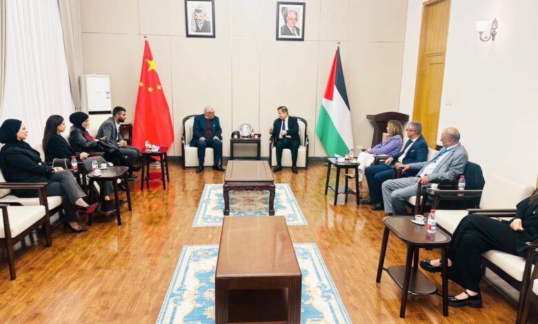 الحملة الأكاديمية الدولية تبحث مع سفير فلسطين في بكين تعزيز الدبلوماسية الأكاديمية الشعبية وتوسيع الشراكة الفلسطينية الصينية الشعبية.