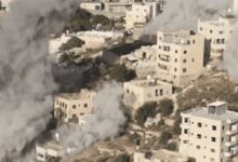 الاحتلال يفجّر منزلي منفّذَي عملية في منطقة دير بحّة المحاصرة بالخليل.